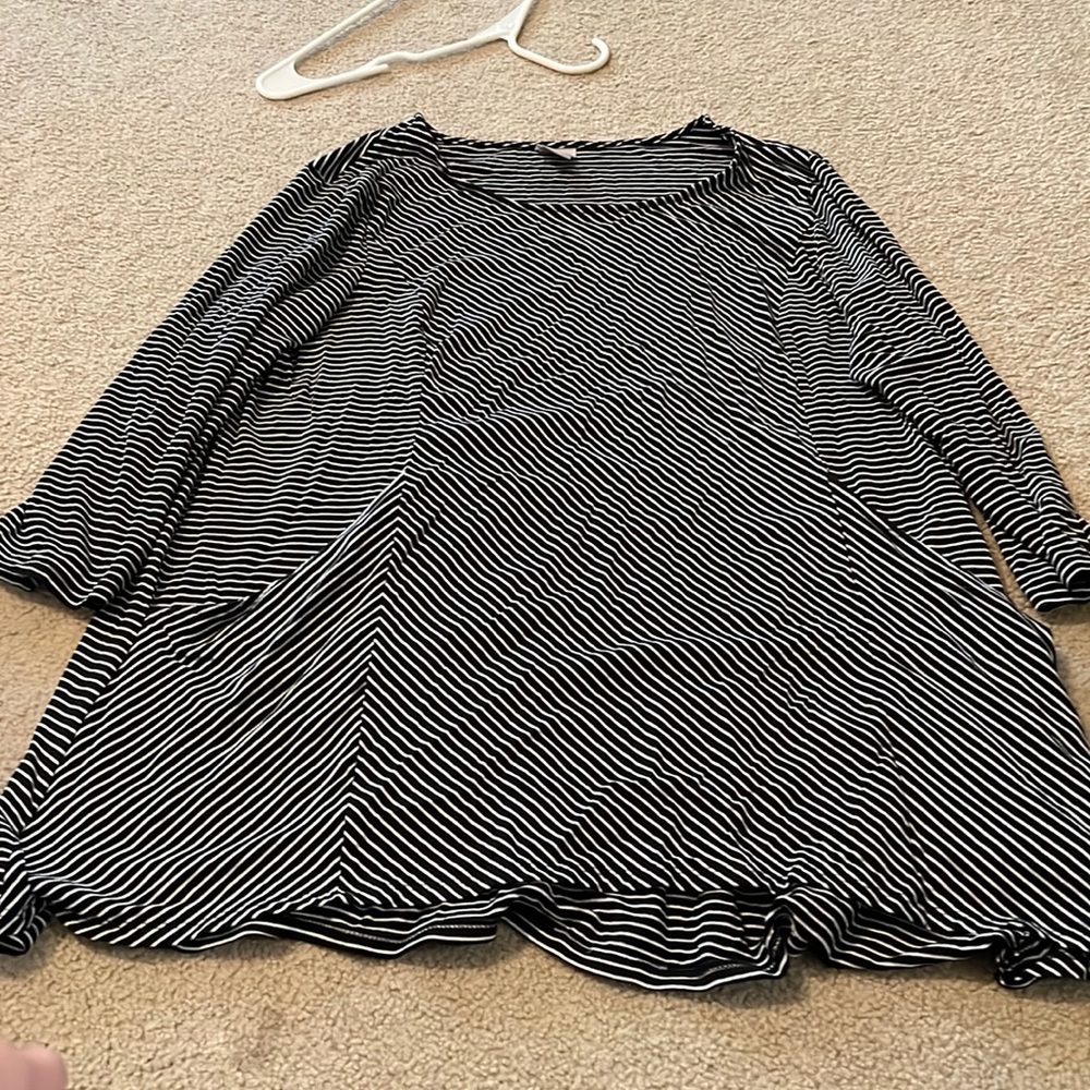Adorable black and white chicos tunic!